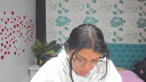 Snapshot of lindabreexlove chatting on 02.28.25 online show from 02.28.25
