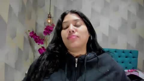 Snapshot of lindabreexlove chatting on 10.10.25 online show from 10.10.25