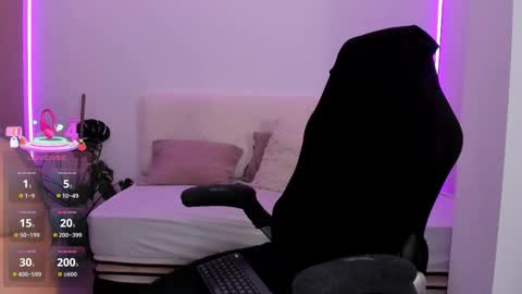 Snapshot of lindawhite_ chatting on 10.21.25 Linda -- online show from 10.21.25