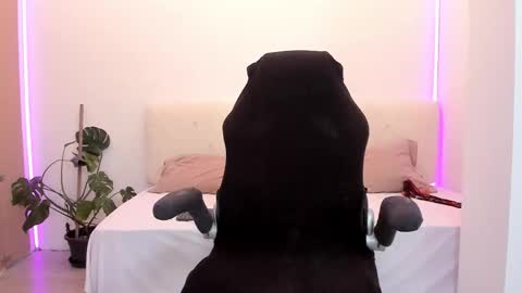 Snapshot of lindawhite_ chatting on 11.19.25 Linda -- online show from 11.19.25