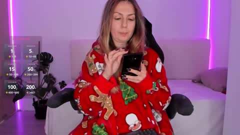 Snapshot of lindawhite_ chatting on 11.21.25 Linda -- online show from 11.21.25