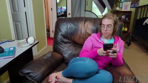 Snapshot of linzy19 chatting on 01.08.25 Linzy19 online show from 01.08.25