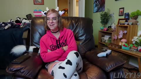 Snapshot of linzy19 chatting on 01.28.25 Linzy19 online show from 01.28.25