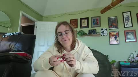 Snapshot of linzy19 chatting on 11.10.25 Linzy19 online show from 11.10.25