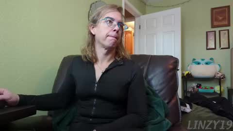 Snapshot of linzy19 chatting on 12.01.25 Linzy19 online show from 12.01.25