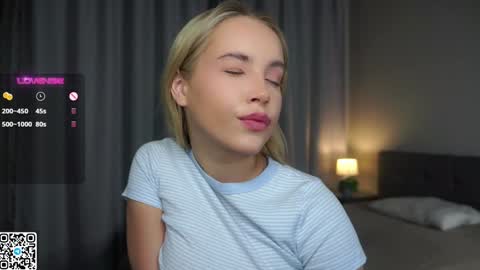 Snapshot of lipswithsmileonthem chatting on 12.27.24 Amelia online show from 12.27.24