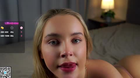 Snapshot of lipswithsmileonthem chatting on 12.27.24 Amelia online show from 12.27.24