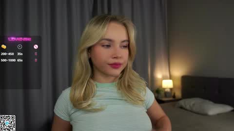 Snapshot of lipswithsmileonthem chatting on 01.12.25 Amelia online show from 01.12.25