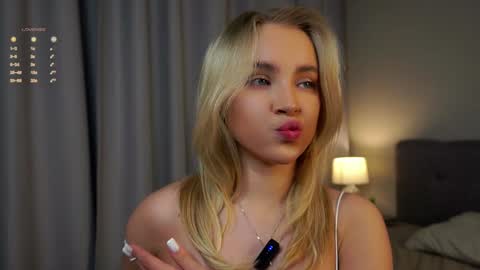 Snapshot of lipswithsmileonthem chatting on 02.08.25 Amelia online show from 02.08.25