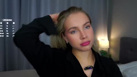 Snapshot of lipswithsmileonthem chatting on 03.06.25 Amelia online show from 03.06.25