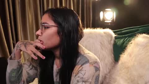 Snapshot of lireesa chatting on 02.06.25 Lire online show from 02.06.25