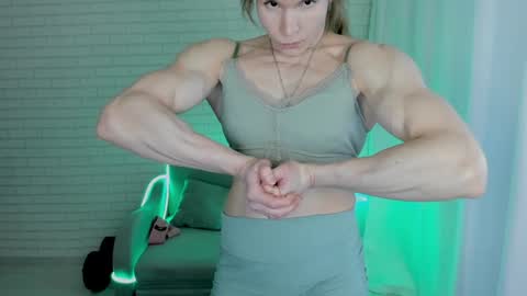 Snapshot of lisa_ree_ chatting on 01.24.25 lisa online show from 01.24.25