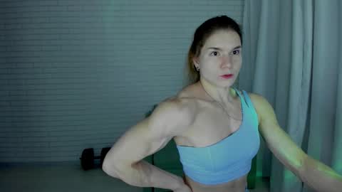 Snapshot of lisa_ree_ chatting on 10.08.25 lisa online show from 10.08.25