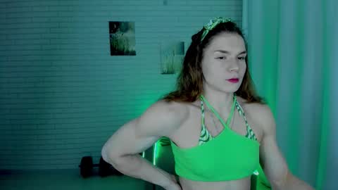 Snapshot of lisa_ree_ chatting on 12.04.25 lisa online show from 12.04.25