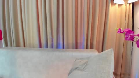 LisaHadwiin online show from 02.15.25