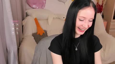 Snapshot of lisamooore chatting on 10.18.25 Lisa Moore online show from 10.18.25