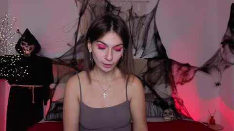 Snapshot of lit1le_mia chatting on 10.28.25 lit1le_mia online show from 10.28.25