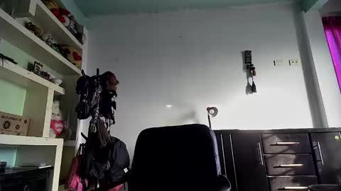 Snapshot of little_doll25 chatting on 12.11.24 Succubus Blue online show from 12.11.24