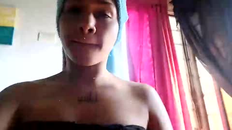 Snapshot of little_doll25 chatting on 09.11.25 Succubus Blue online show from 09.11.25