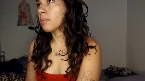 Snapshot of little_doll25 chatting on 10.23.25 Succubus Blue online show from 10.23.25