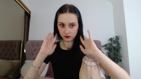 little_mollee online show from 12.02.25
