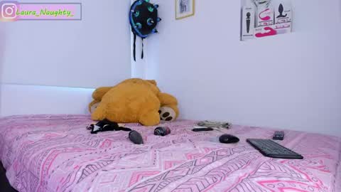 Im Laura. buy my contentcompra mi contenido offline  online show from 01.04.25