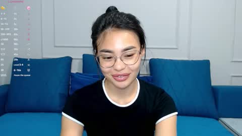 Snapshot of little_v1rgin_angel chatting on 10.15.25 Kwan online show from 10.15.25