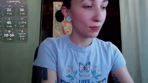 Snapshot of littlehanna1 chatting on 11.06.25 babywillsmile online show from 11.06.25