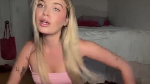 Snapshot of littlemaryjane19 chatting on 09.19.25 Marciabrady online show from 09.19.25