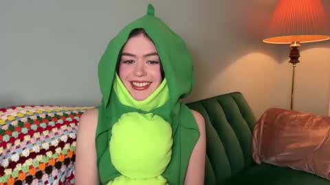 Snapshot of littlesugarpea chatting on 01.04.25 Little Sugar Pea online show from 01.04.25