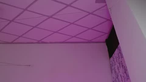 Snapshot of littlextrem chatting on 01.22.25 Eros online show from 01.22.25