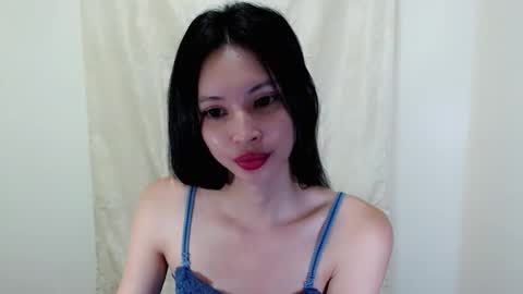 Snapshot of liviacum_ chatting on 10.26.25 Lvia online show from 10.26.25