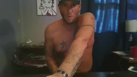 Snapshot of livingpuddle chatting on 02.01.25 livingpuddle online show from 02.01.25