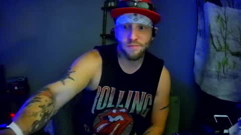 Snapshot of livingpuddle chatting on 09.17.25 livingpuddle online show from 09.17.25