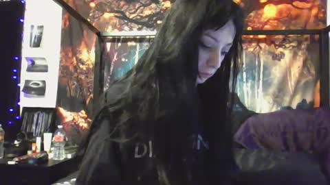 Snapshot of livmirage chatting on 01.11.25 Liv Mirage online show from 01.11.25