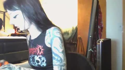Snapshot of livmirage chatting on 01.22.25 Liv Mirage online show from 01.22.25