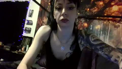 Snapshot of livmirage chatting on 02.05.25 Liv Mirage online show from 02.05.25