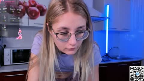 Snapshot of livyybosom chatting on 12.10.24 My name is Livy Nice to meet you Thumbs up please its important online show from 12.10.24