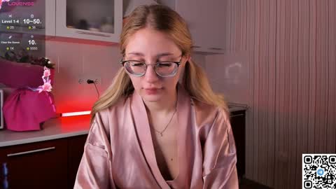 Snapshot of livyybosom chatting on 02.02.25 My name is Livy Nice to meet you Thumbs up please its important online show from 02.02.25