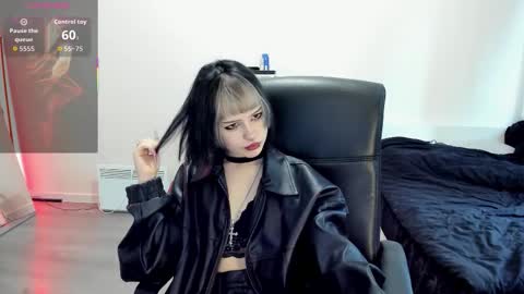 Snapshot of liyaluna chatting on 10.10.25 LIA online show from 10.10.25