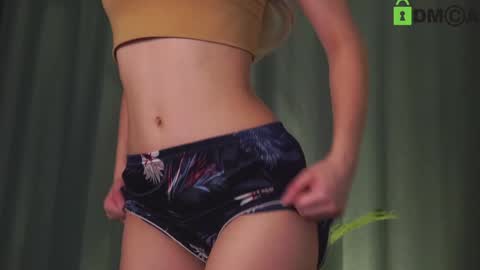 Snapshot of lizbethcoll chatting on 12.28.24 Sunnheart online show from 12.28.24