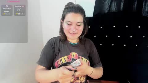 Snapshot of lizz_greys chatting on 10.17.25 lizz_greys online show from 10.17.25