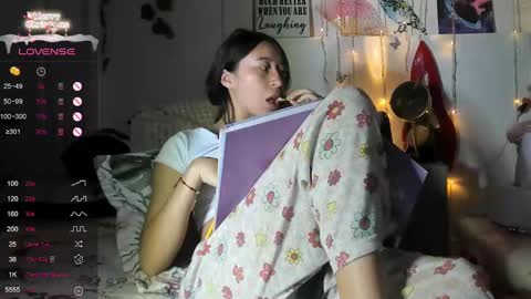 Snapshot of lizzy_kawuaii chatting on 01.14.25 lizzy online show from 01.14.25