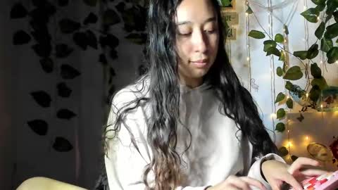 Snapshot of lizzy_kawuaii chatting on 03.01.25 lizzy online show from 03.01.25