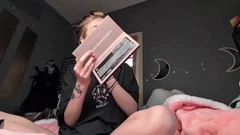 Snapshot of lizzyylovesick chatting on 12.13.24 lizzybunny online show from 12.13.24