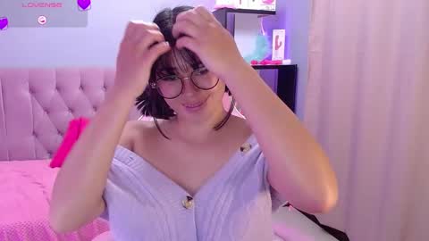 Snapshot of loaluxury chatting on 02.23.25 Pamela online show from 02.23.25