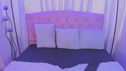 Lola  online show from 12.04.25