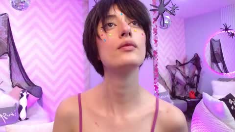 Snapshot of lola_creamy chatting on 10.16.25 Lola online show from 10.16.25