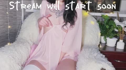 Snapshot of lola_sunnie chatting on 10.15.25 Adelia online show from 10.15.25