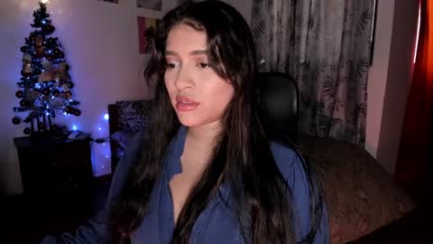 Snapshot of lolaasmith_21 chatting on 12.19.24 lolaasmith_21 online show from 12.19.24
